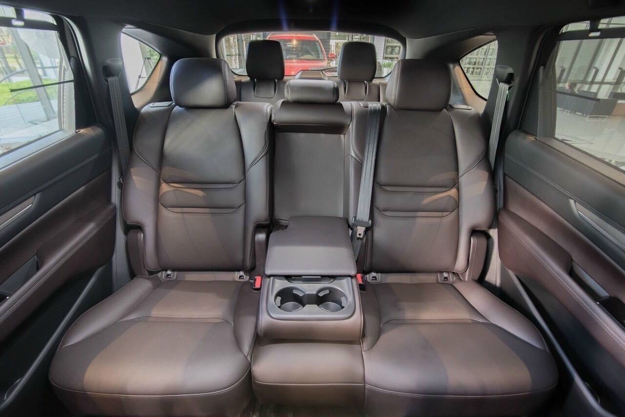 Tùy chỉnh hàng ghế ngồi thành bệ tỳ tay trên Mazda CX-8. Tùy chỉnh hàng ghế ngồi thành bệ tỳ tay trên Mazda CX-8.